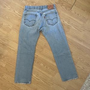 Light Wash Levi Jeans